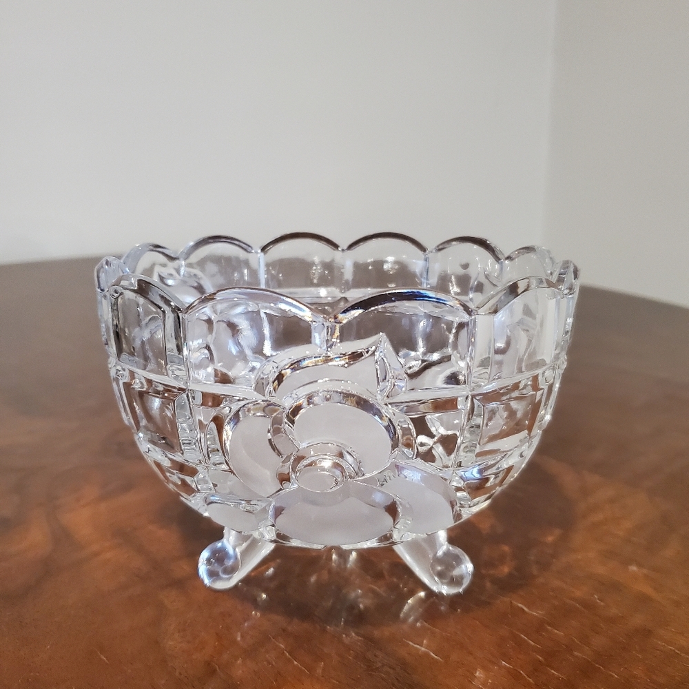 Elegant Crystal Pedestal Bowl with Floral Design